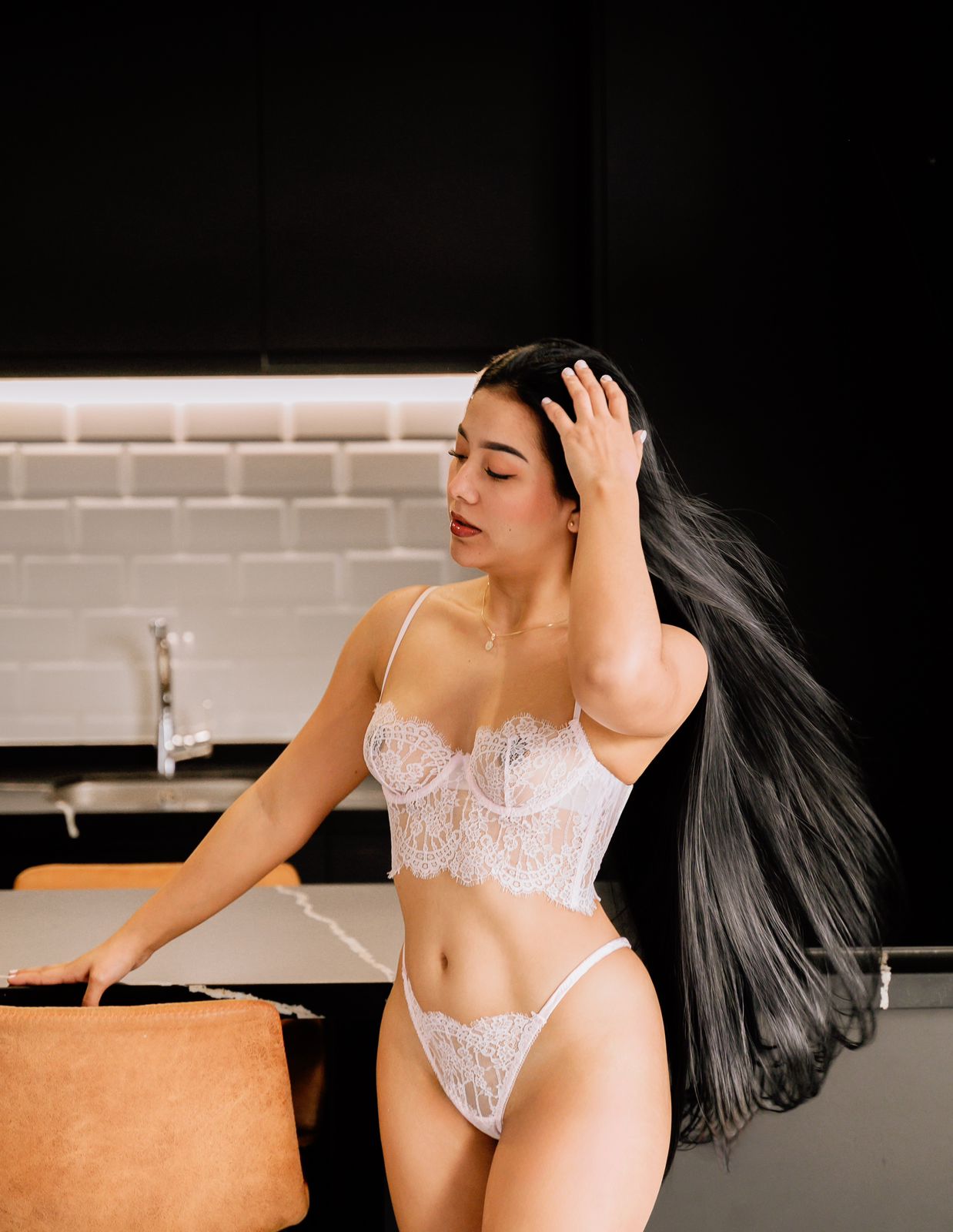 Escort - LAURA - Ibiza Tops